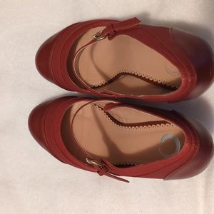 Journee Burgundy heels. Women's Size 9